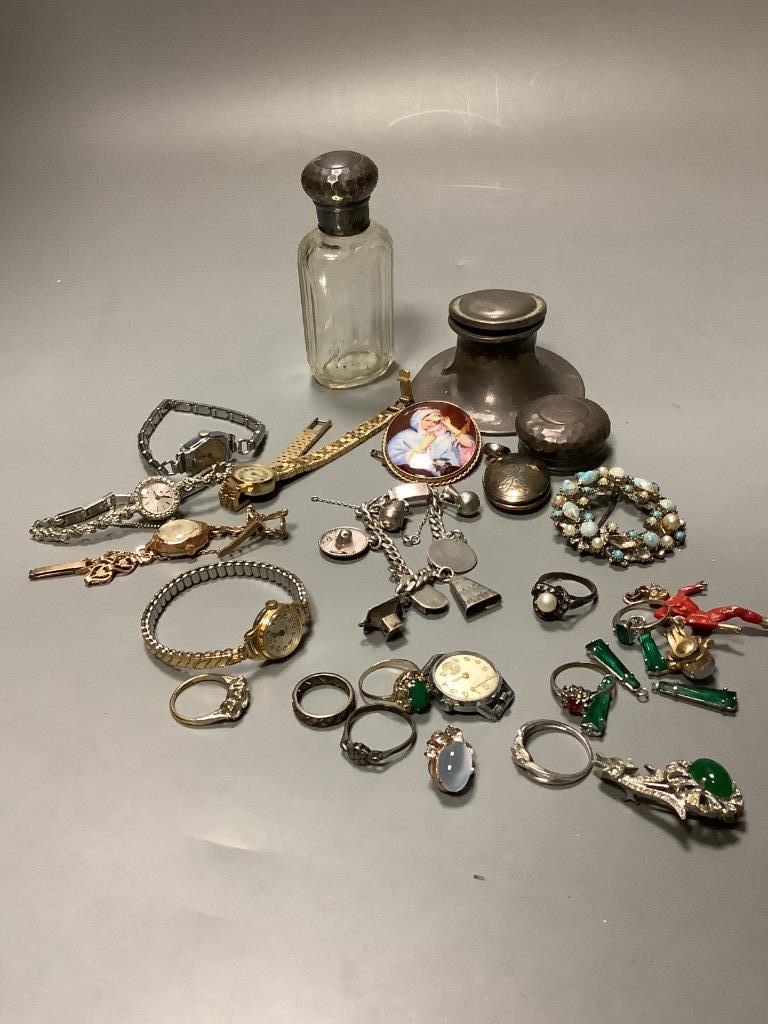 Assorted costume jewellery including rings, etc.